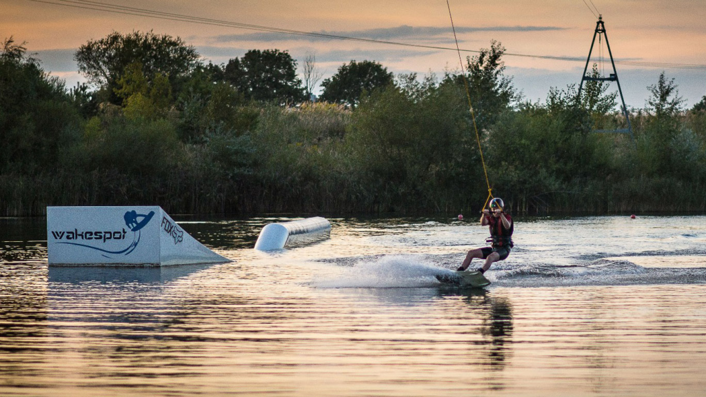 Wakeboard : poczuj adrenalinę na wodzie!