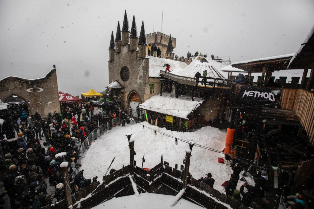 STRT CSTL JAM Seefield | Tirol, Austria 
Jam snowboardowy w super miejscówce? Może w średniowiecznym zamku w Austrii? Legendarne zawody streetowe ratują snowboarding. 