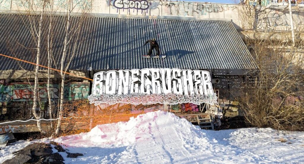 ThirtyTwo przedstawia nowy film “Bonecrusher”, który realnie ukazuje piękno street-snowboardingu. Ta ekipa nie powstrzyma się przed niczym! Oceniamy premierę. 