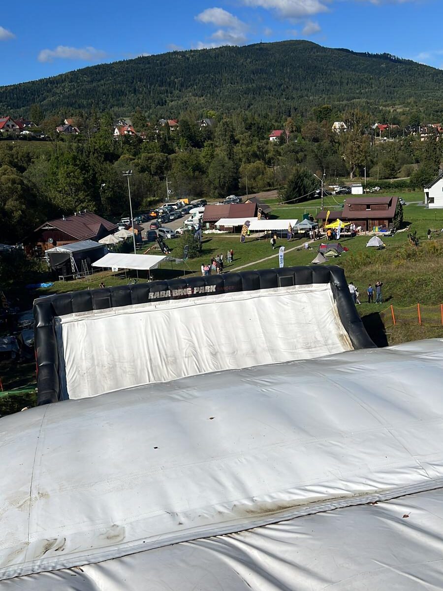 Back to Bag to festiwal freestyle'owy, który ma wszystko co potrzebne na początek sezonu: skoki, poducha, jam session i wspólna zajawka!