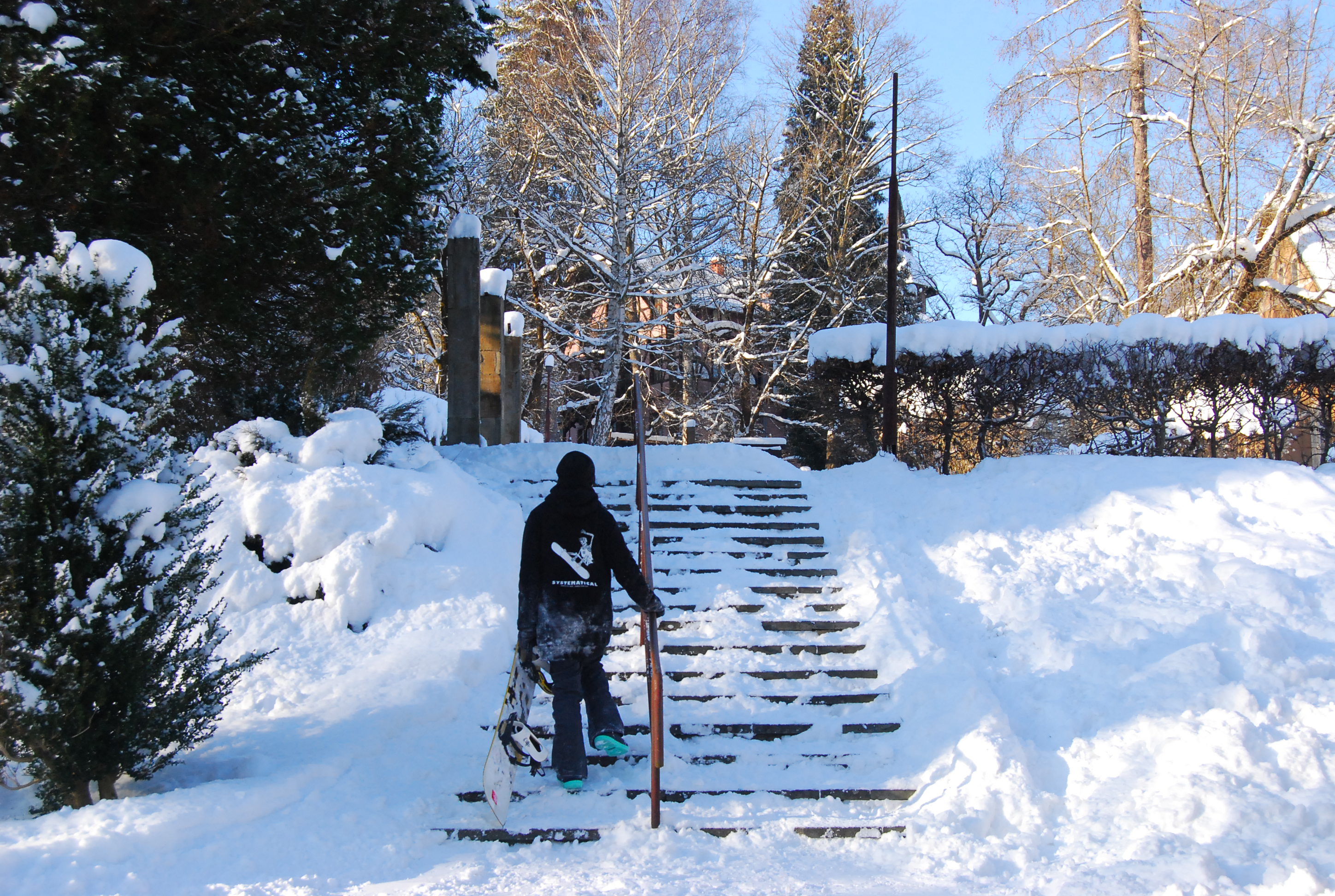 Nowa książka o snowboardzie: „Jak polubić na niej być – podstawy freestyle-jibbing” autorstwa Mateusza Rabendy