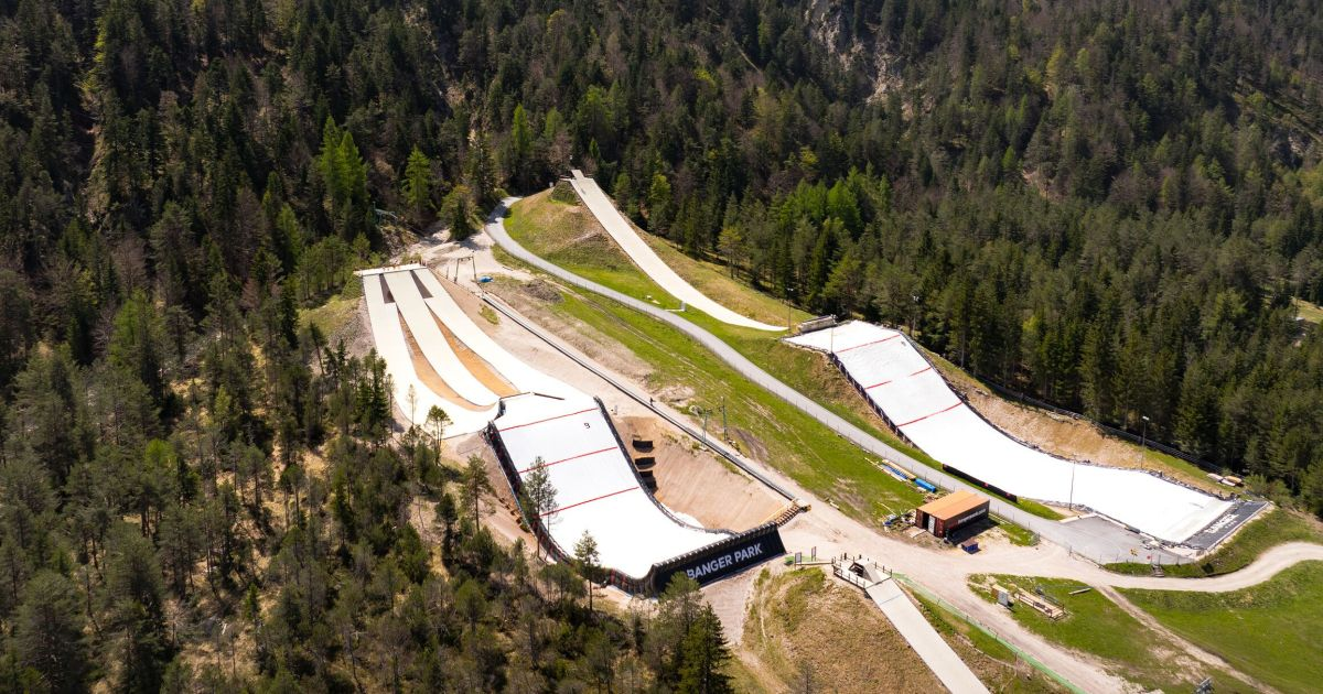 Skoki na poduchę: jak na miękko nauczyć się nowych trików na snowboardzie